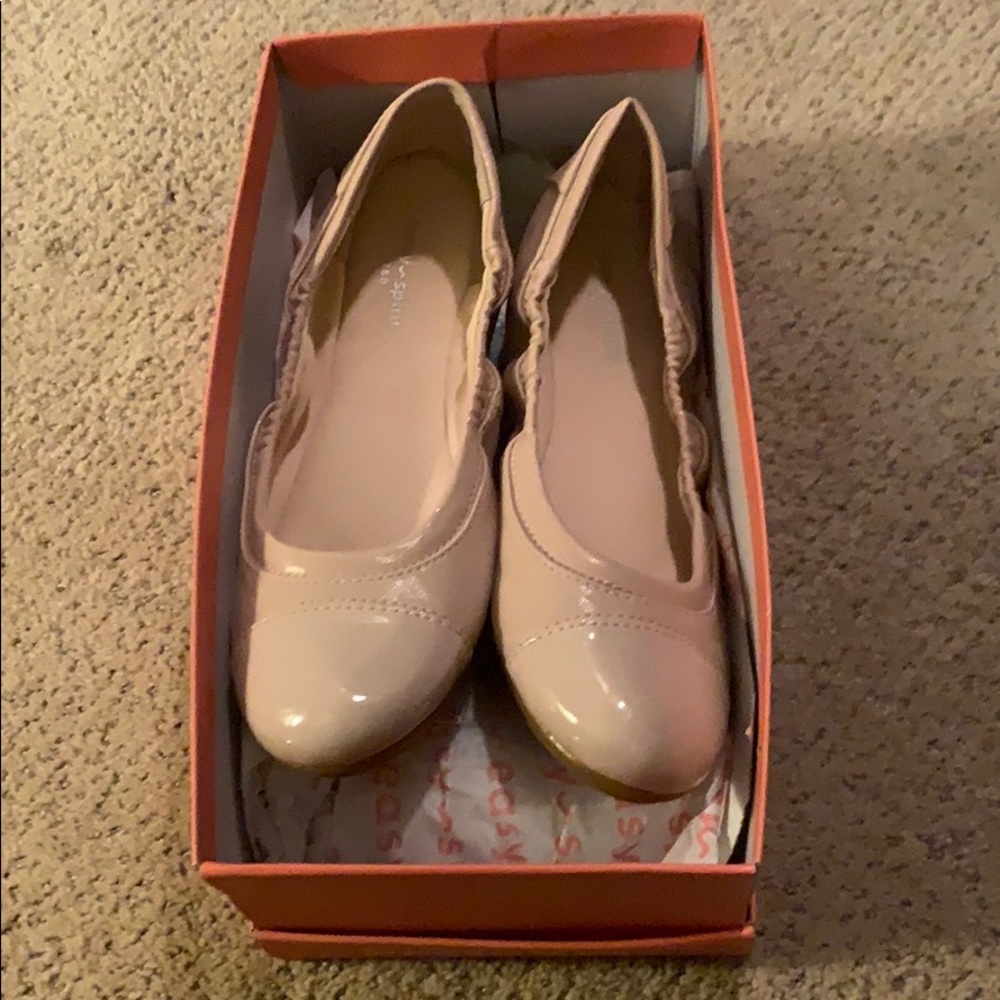 Adorable blush pink ballet flats. Size 9N.